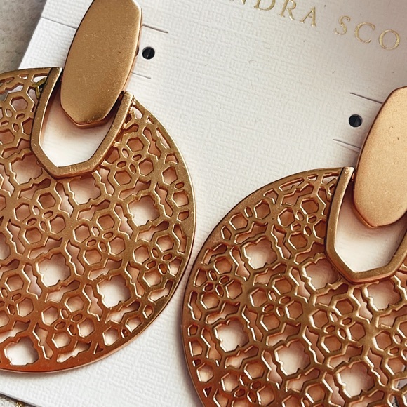 Kendra Scott Didi Rose Gold Earrings - Picture 4 of 6